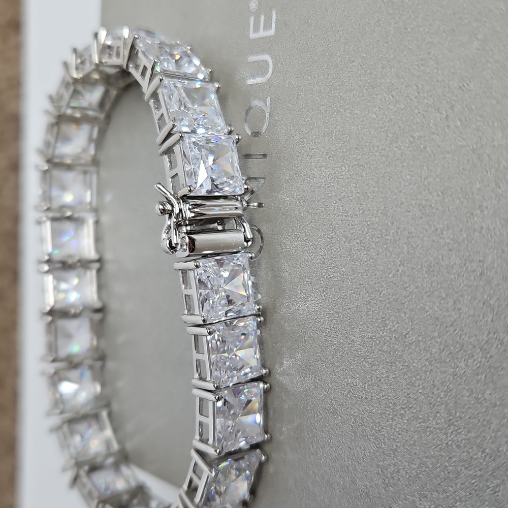 Diamonique 8mm Princess Cut Sterling Silver Tennis Bracelet Average Fit - NIB - Picture 3 of 6